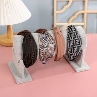 Detachable headband hol...