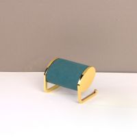 Z-shaped metal end velv...