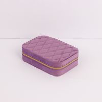 Velvet diamond grid rec...