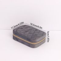 Velvet diamond grid rec...