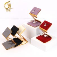 Z-shaped gold border mi...