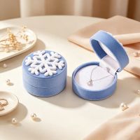 Circular snowflake floc...